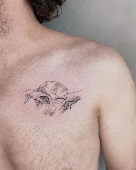 tatuajes en medio del pecho|Ideas de tatuajes en el pecho